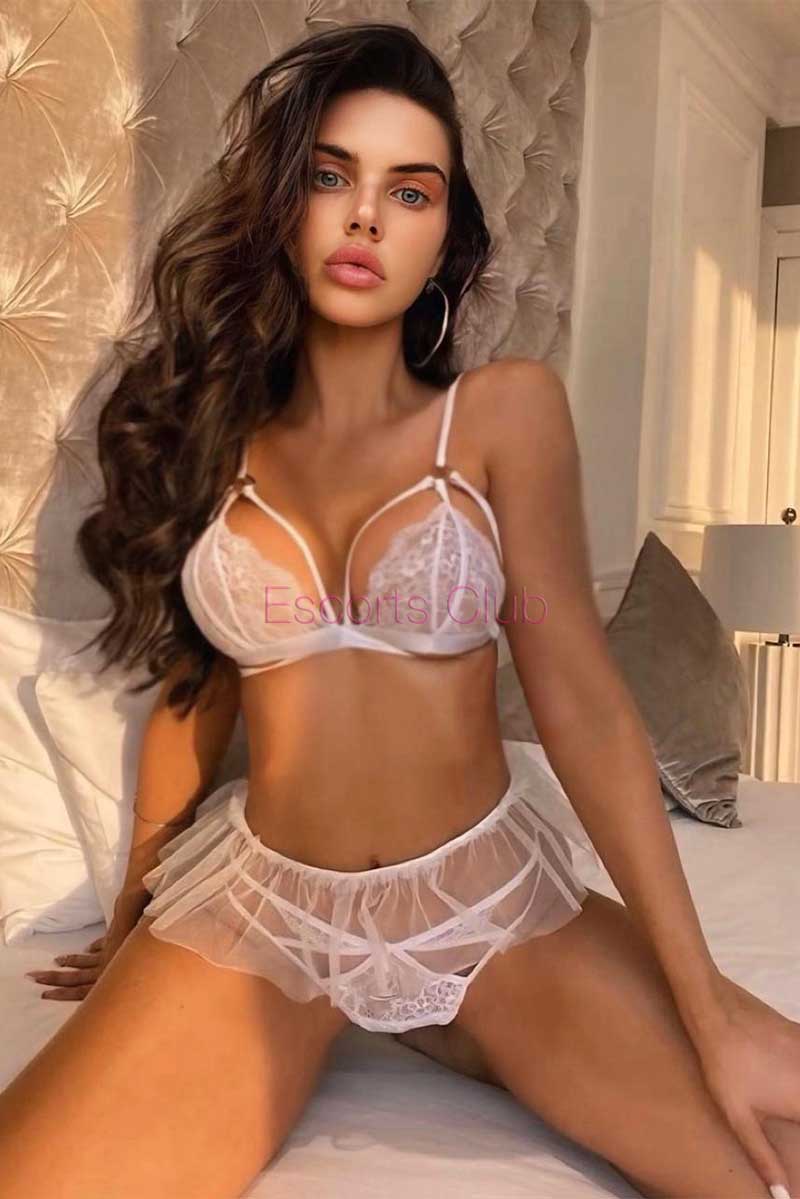 Evi(Escorts Club)