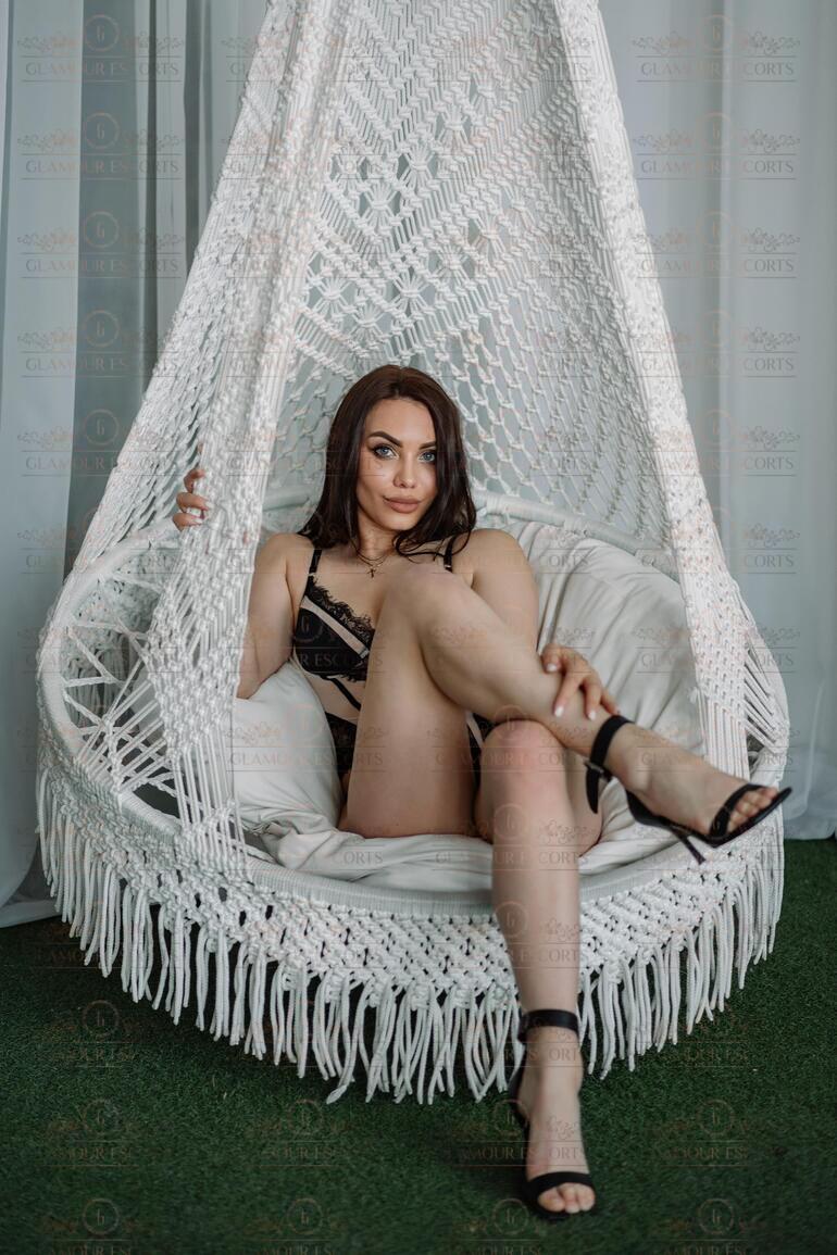 Kamelia(Glamour Escorts)